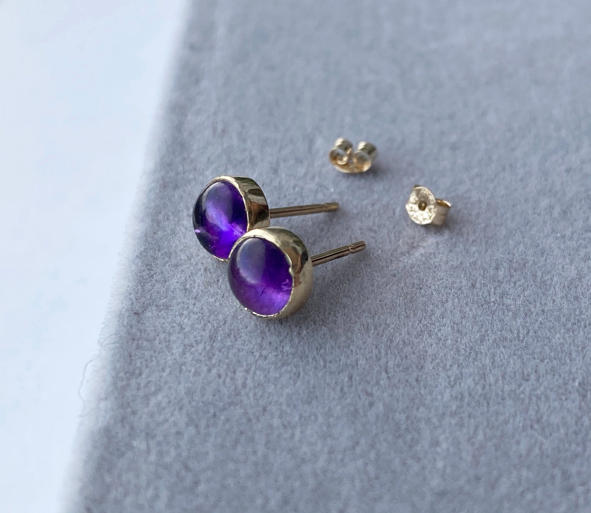 Solid 9ct gold Amethyst studs NM47