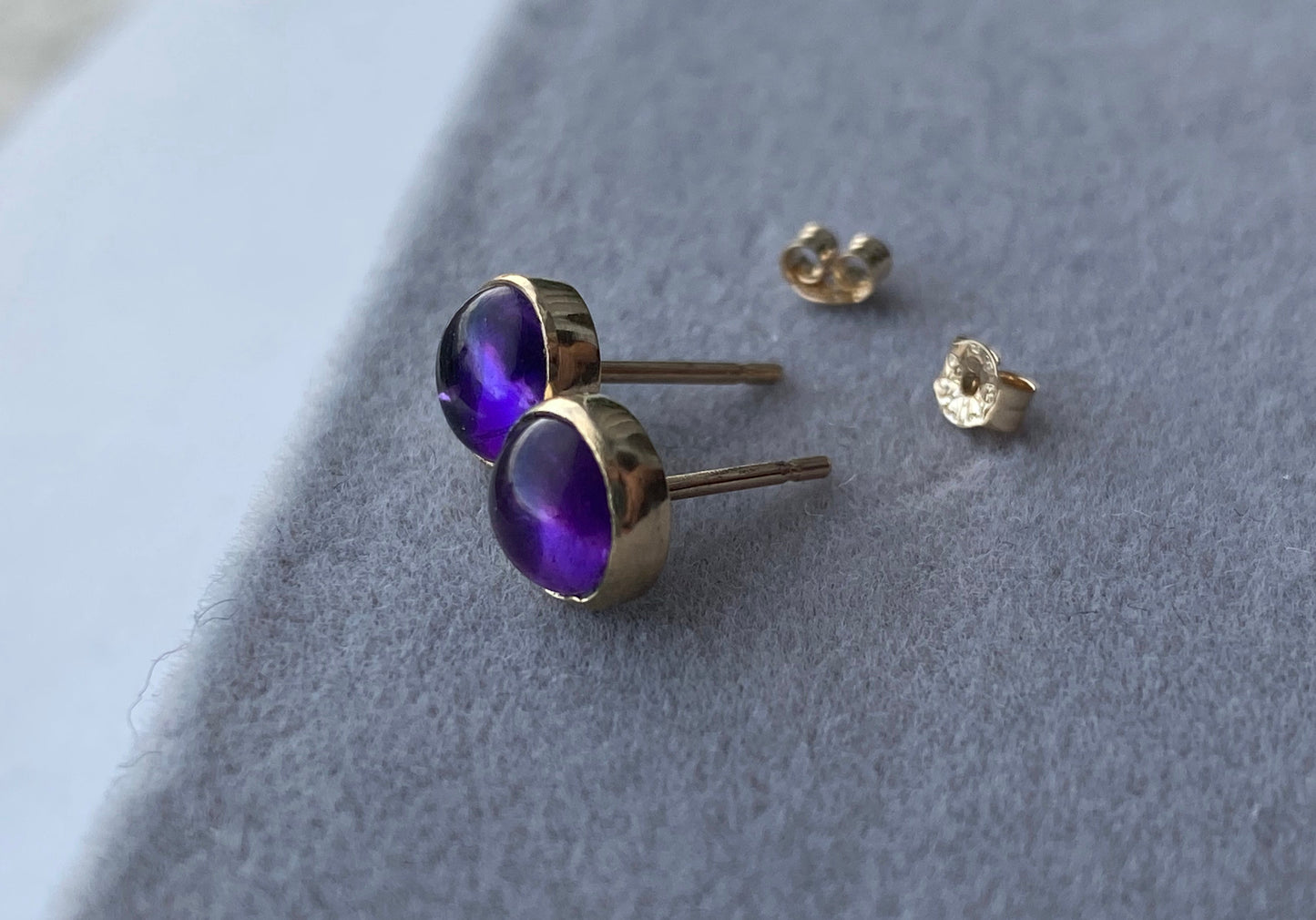 Solid 9ct gold Amethyst studs NM47