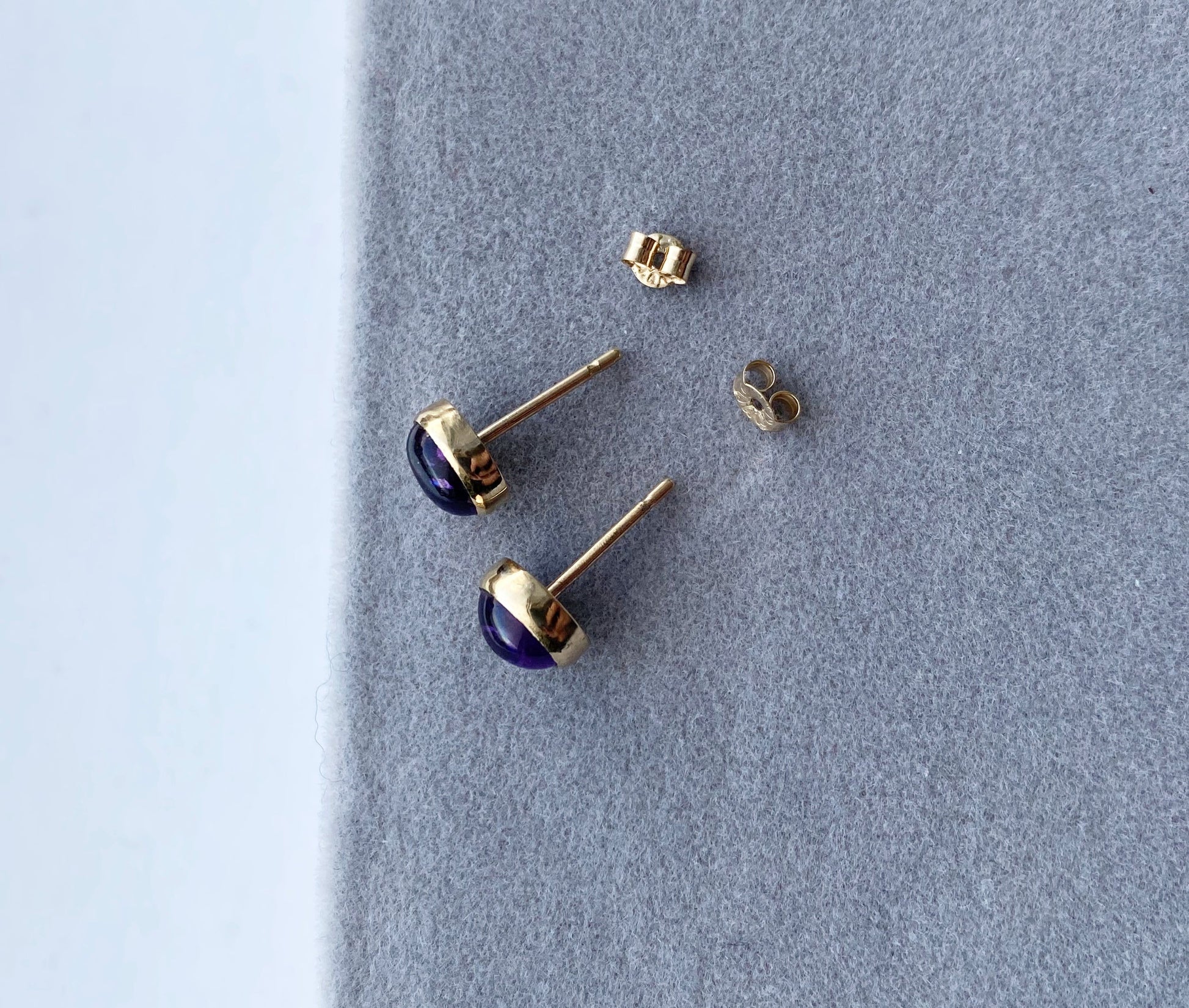Solid 9ct gold Amethyst studs NM47