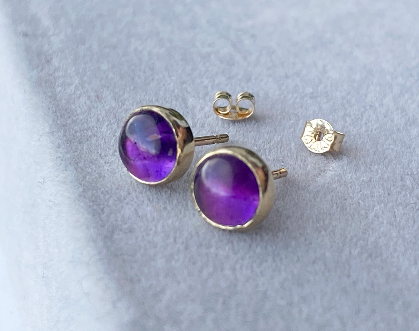 Solid 9ct gold Amethyst studs NM47