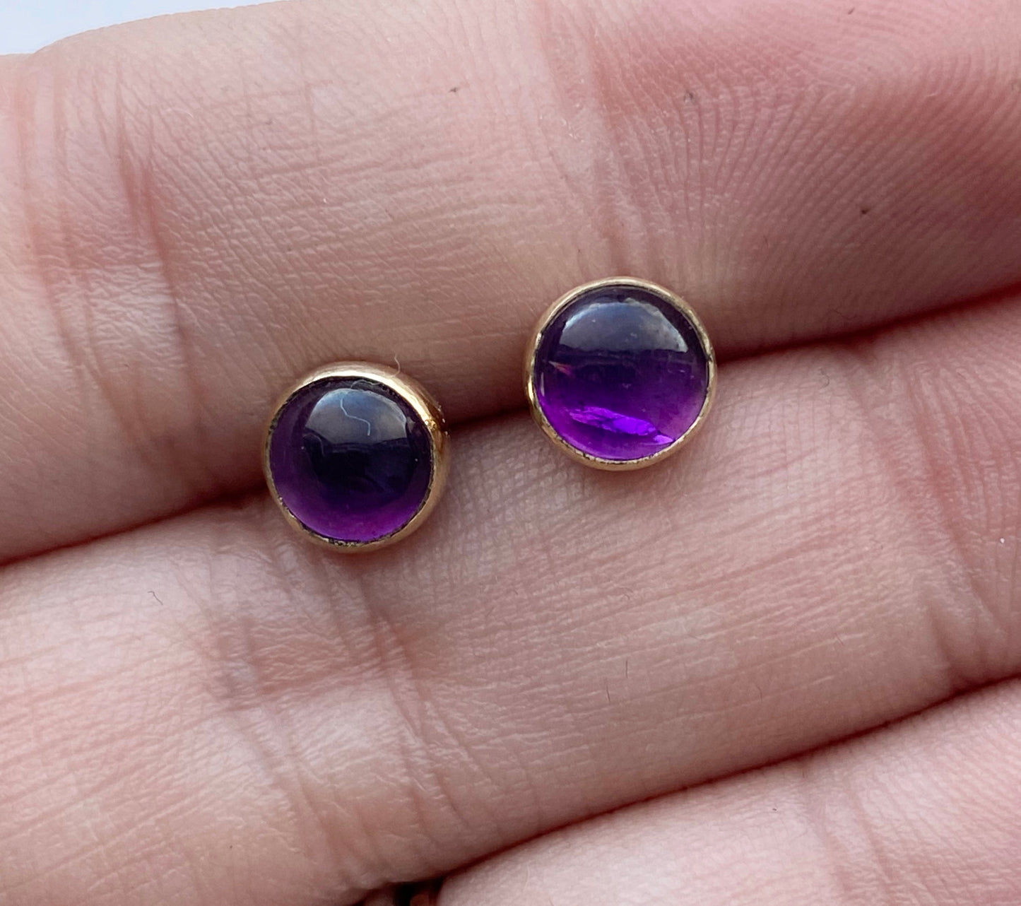 Solid 9ct gold Amethyst studs NM47