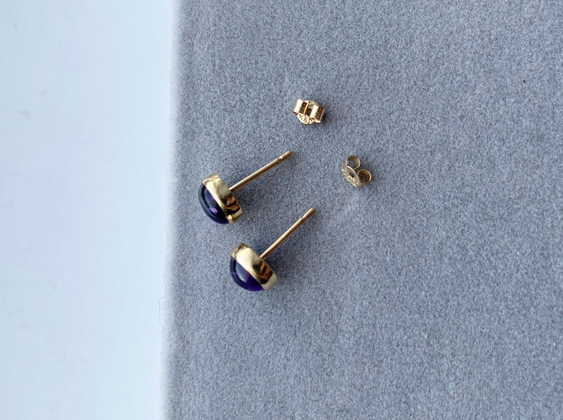 Solid 9ct gold Amethyst studs NM47