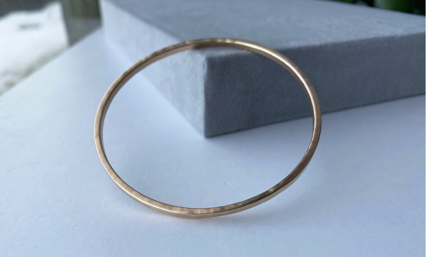 Solid 9ct yellow gold bangle