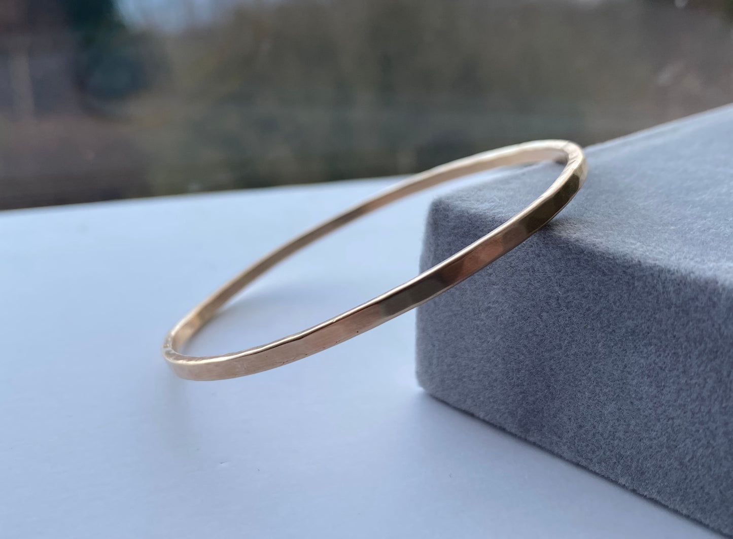 Solid 9ct yellow gold bangle