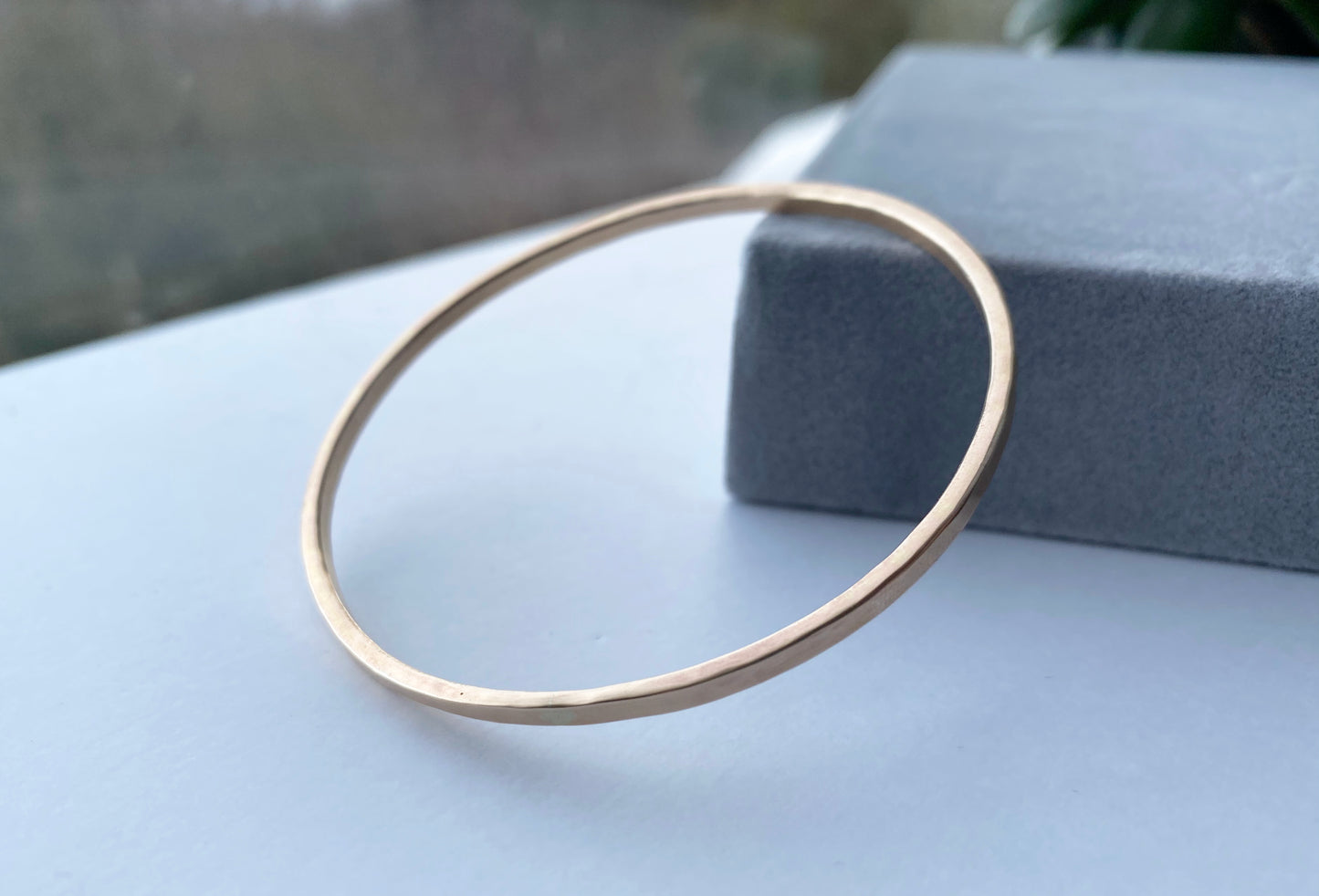 Solid 9ct yellow gold bangle