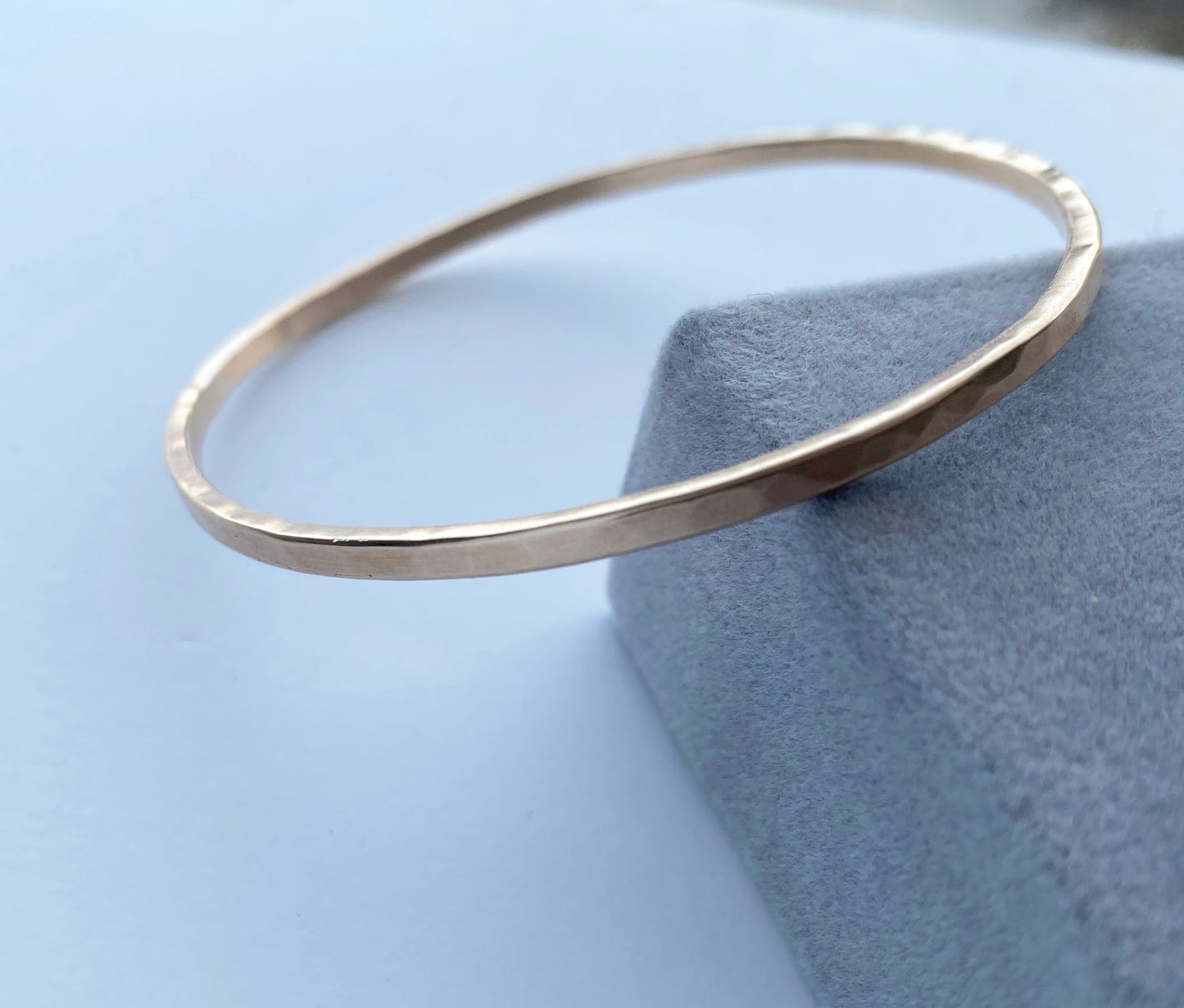 Solid 9ct yellow gold bangle