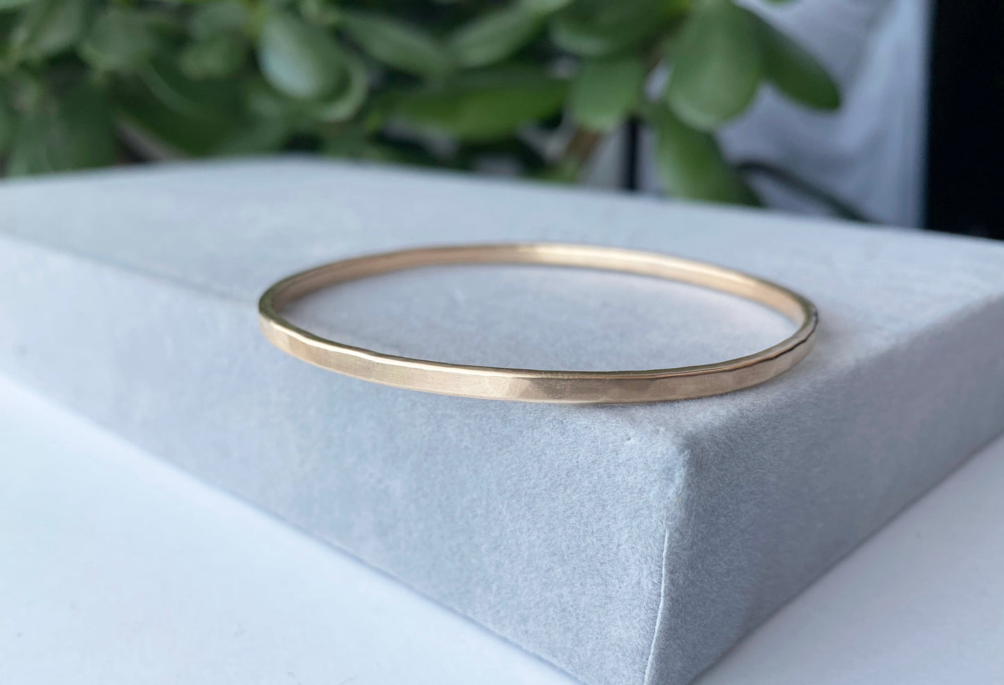 Solid 9ct yellow gold bangle