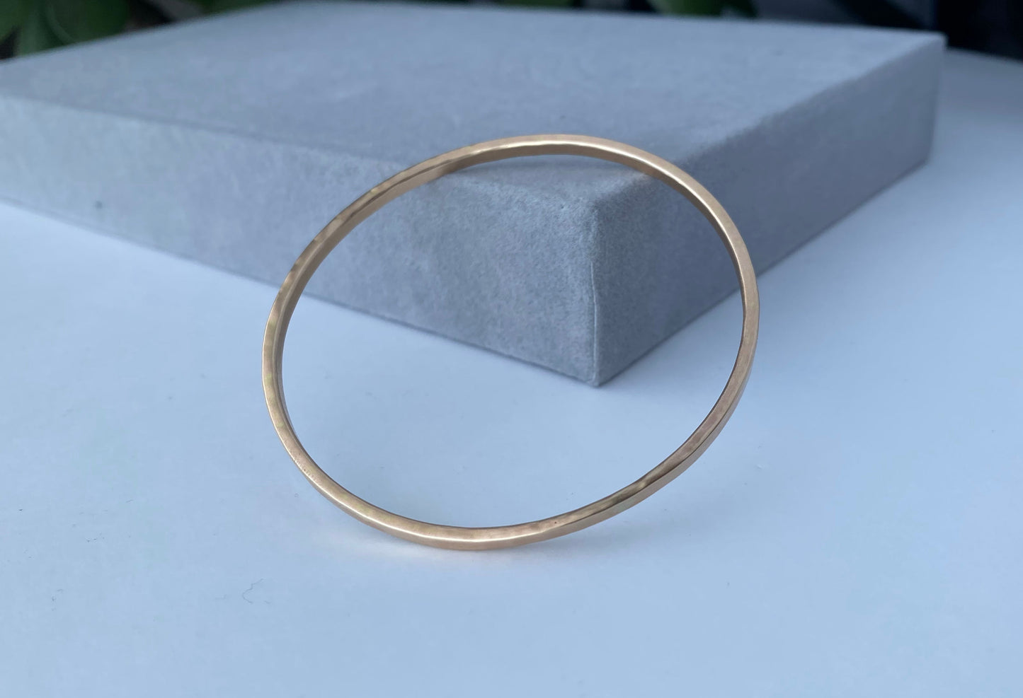 Solid 9ct yellow gold bangle