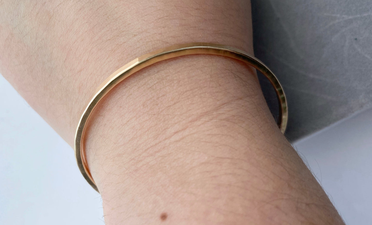 Solid 9ct yellow gold bangle