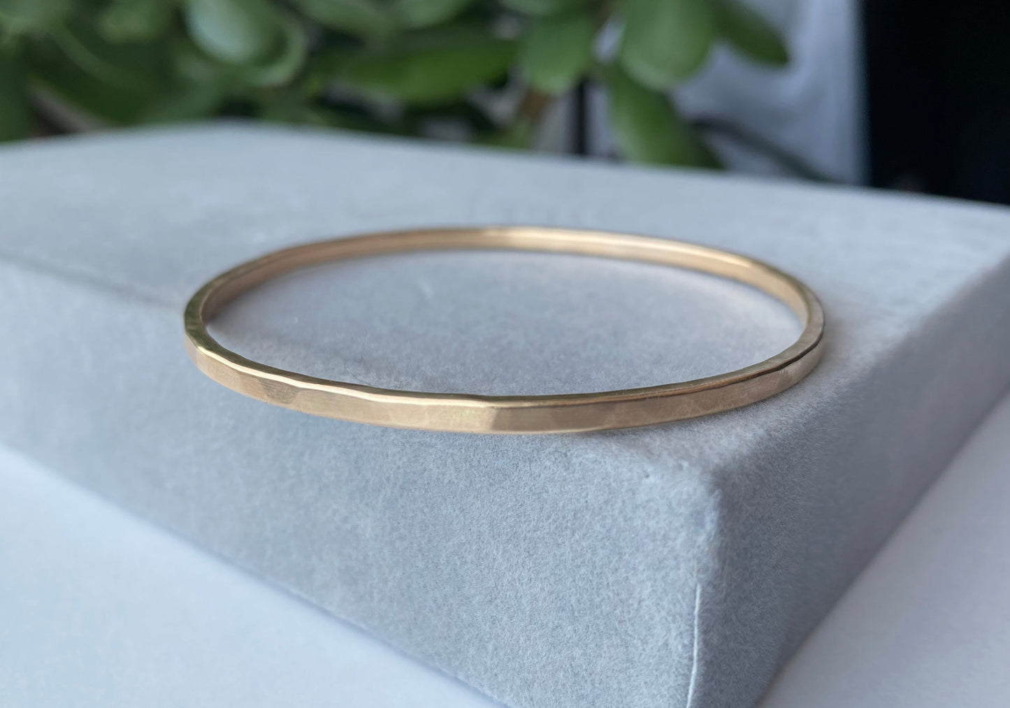 Solid 9ct yellow gold bangle