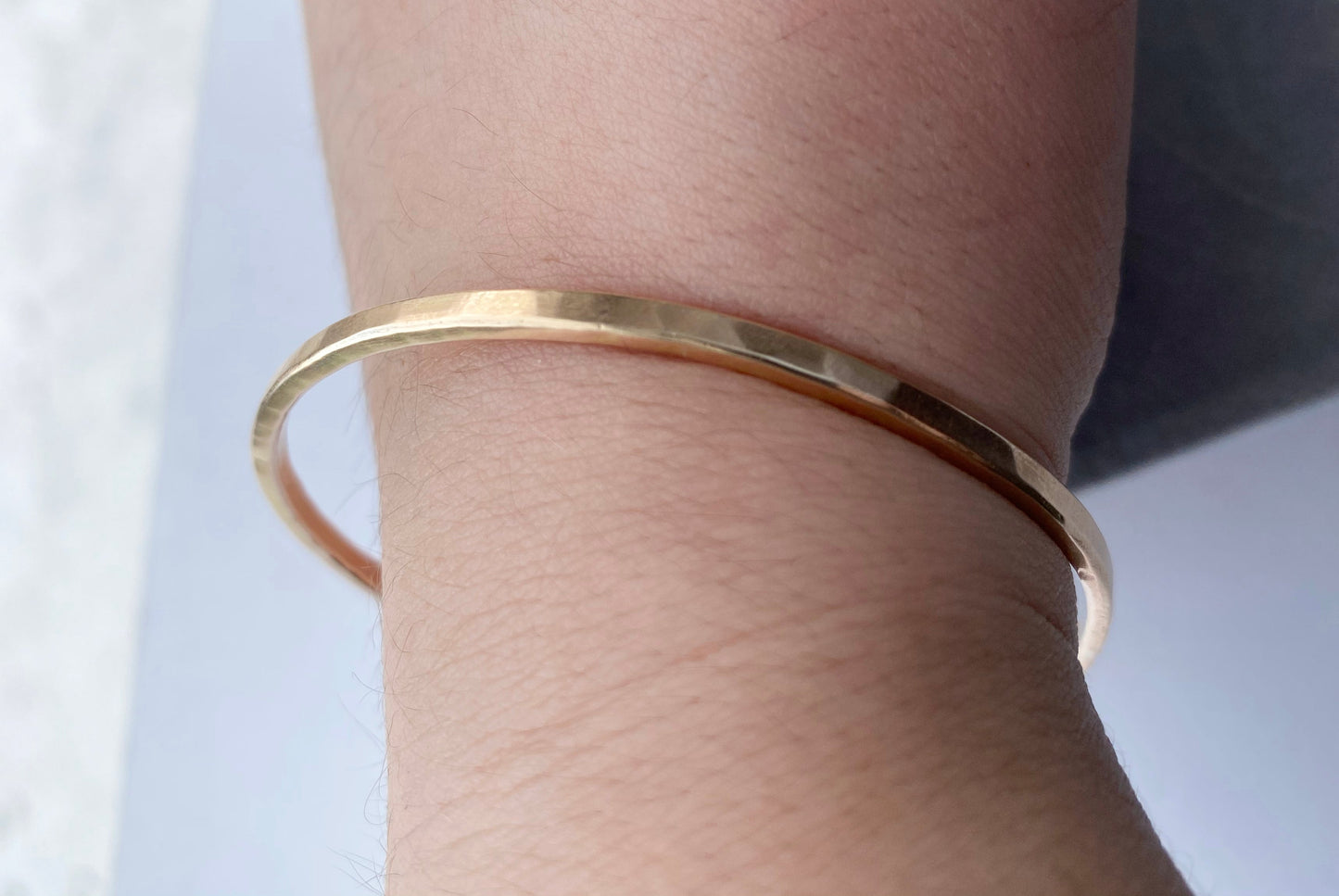 Solid 9ct yellow gold bangle