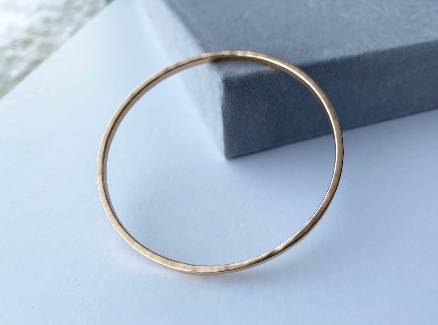 Solid 9ct yellow gold bangle