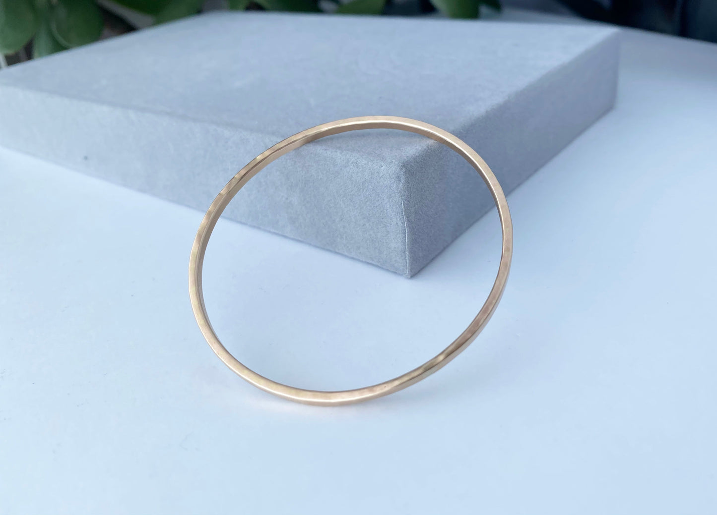Solid 9ct yellow gold bangle