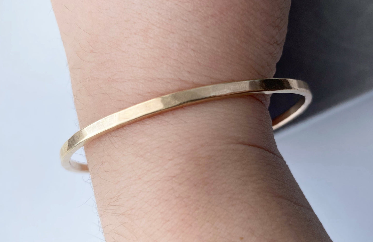 Solid 9ct yellow gold bangle