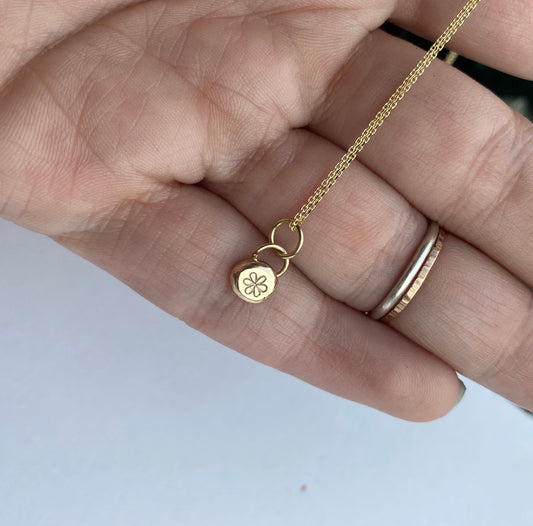 Solid 9ct yellow gold nugget necklace - flower