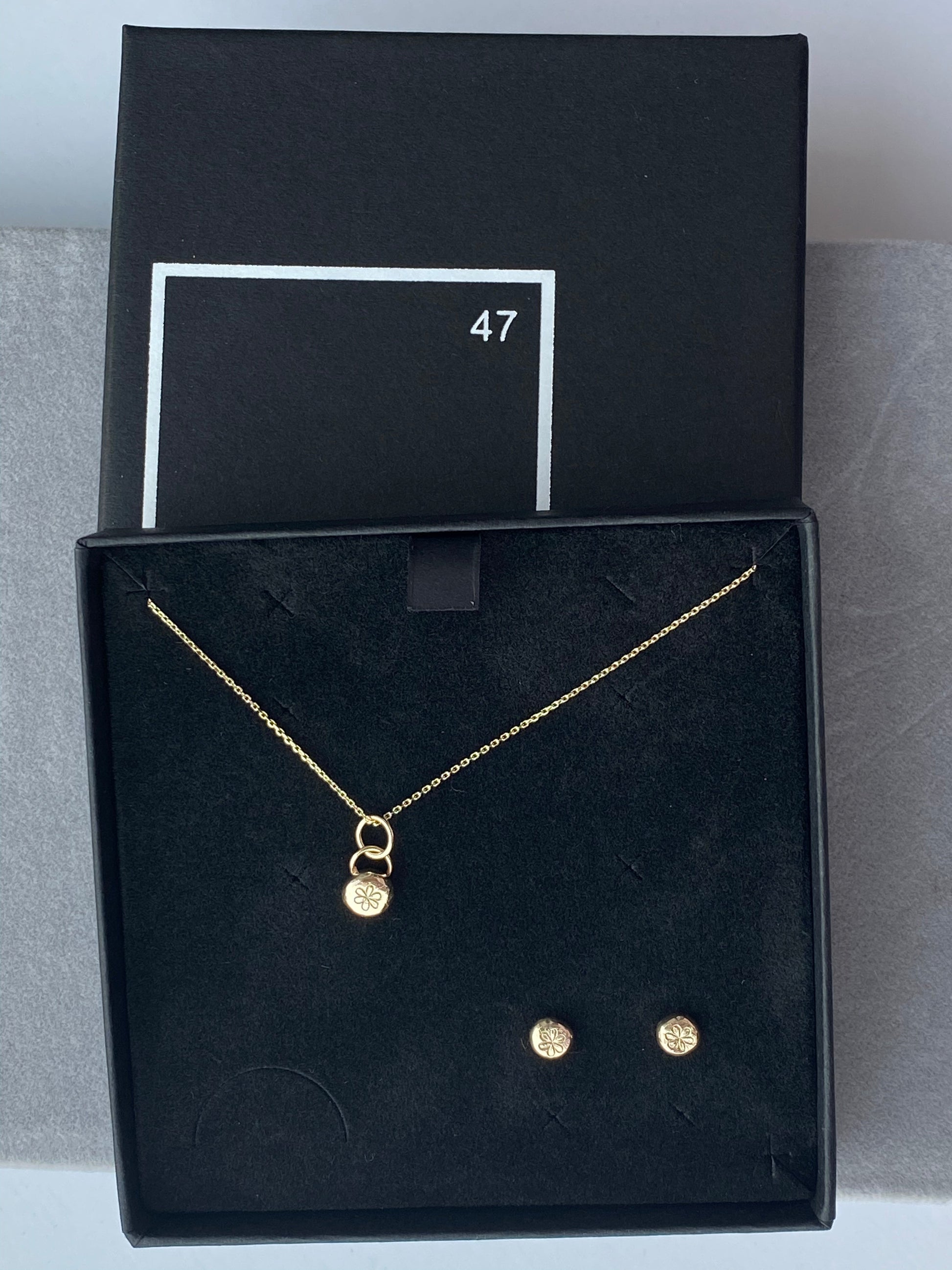 Solid 9ct yellow gold nugget necklace - flower NM47
