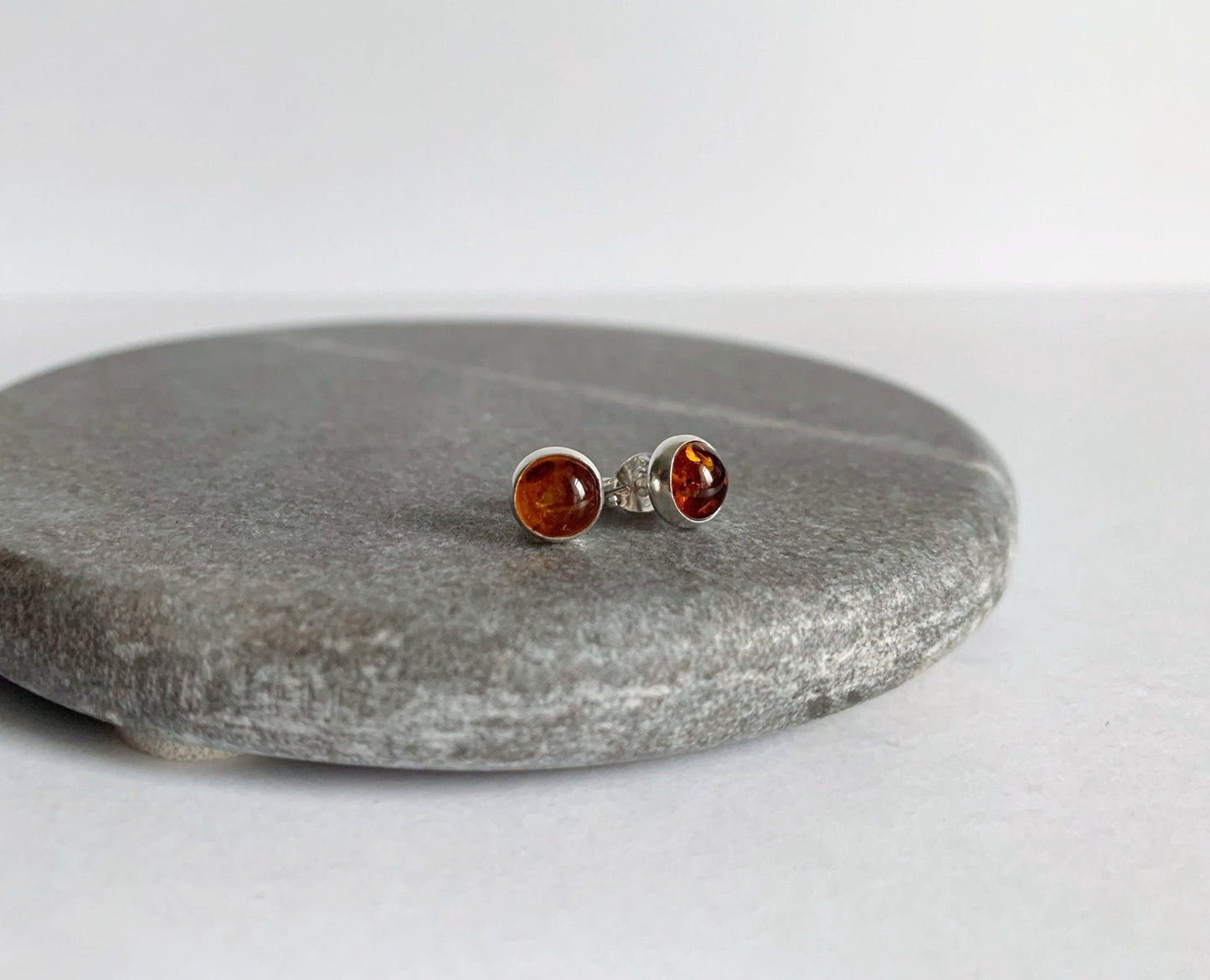 Amber Studs NM47