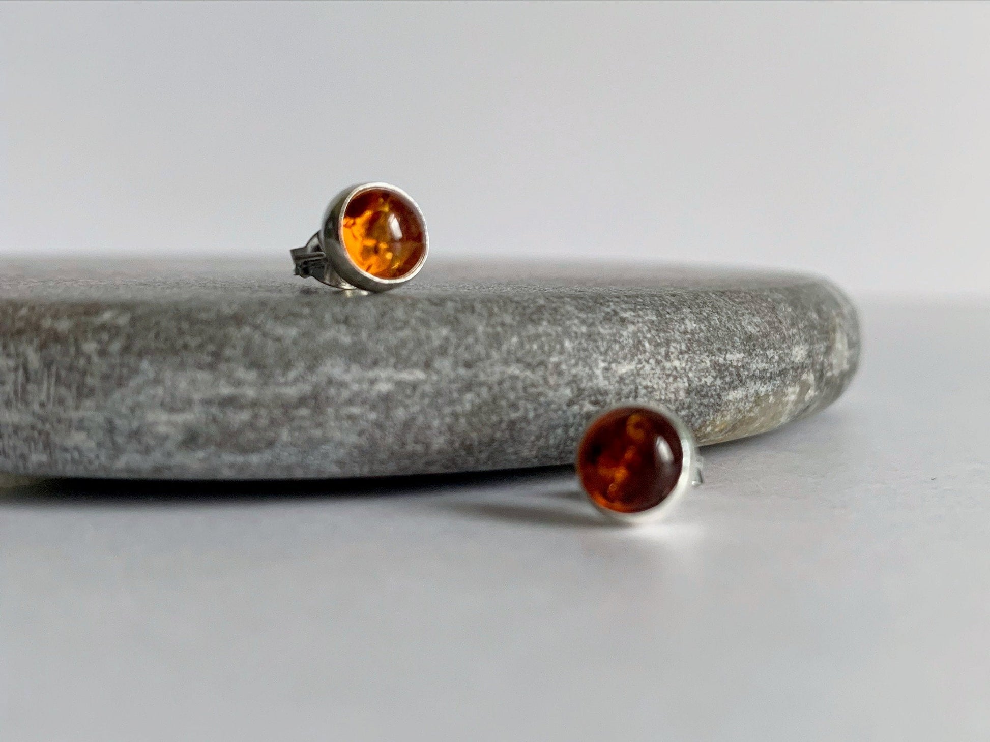 Amber Studs NM47