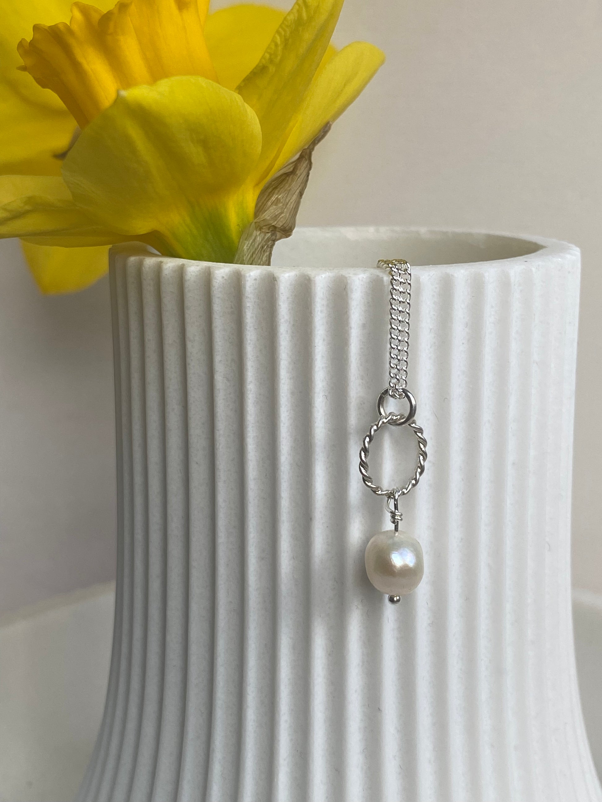 White freshwater Pearl necklace NM47