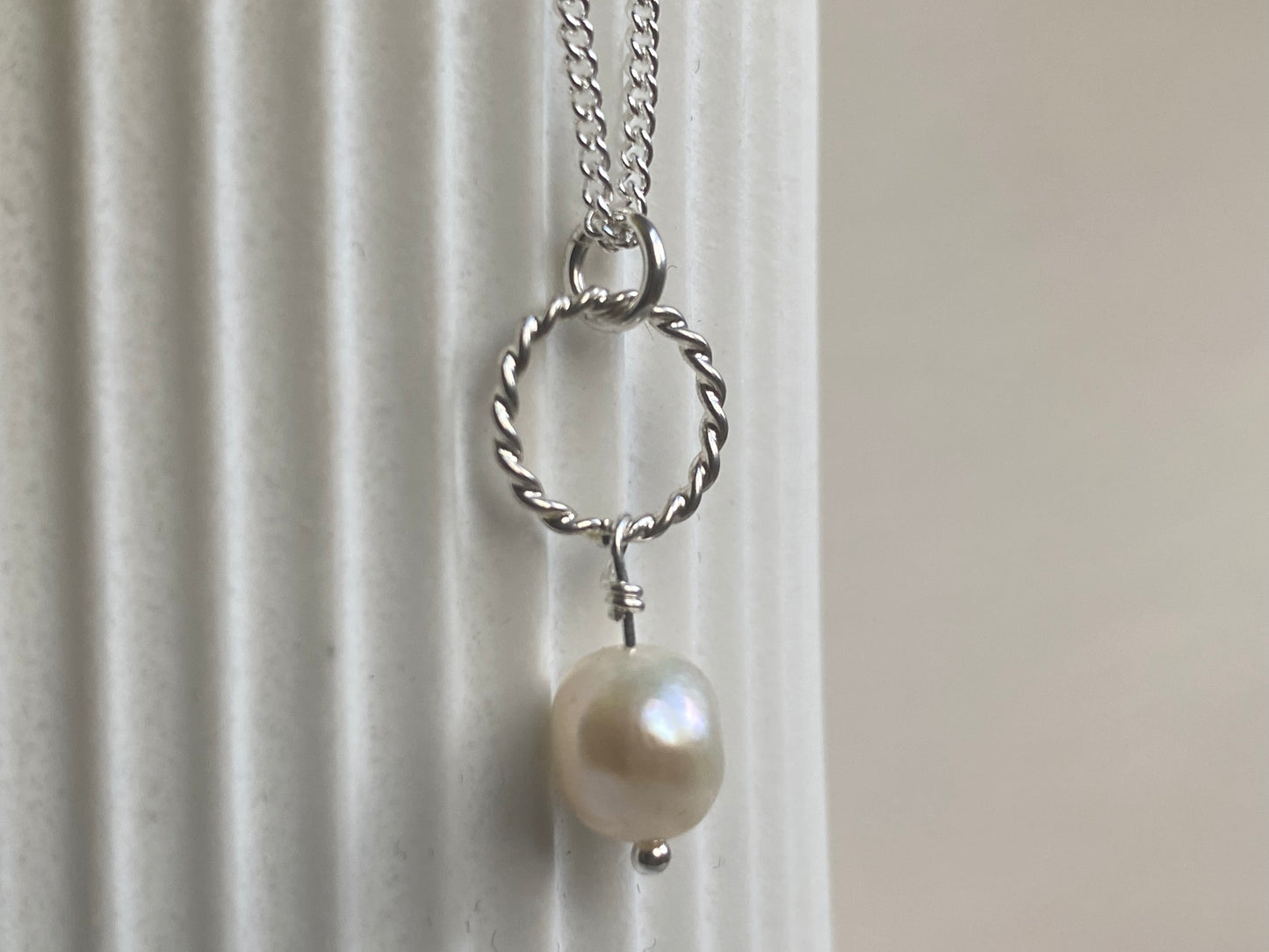 White freshwater Pearl necklace NM47