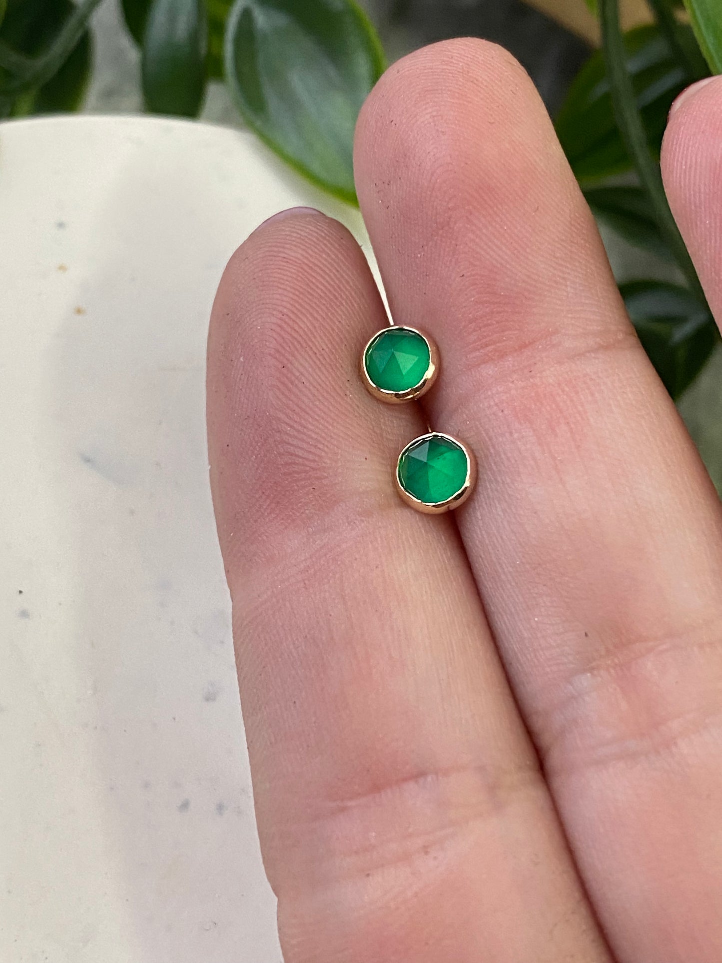 Green Onyx 9ct Yellow Gold Studs NM47