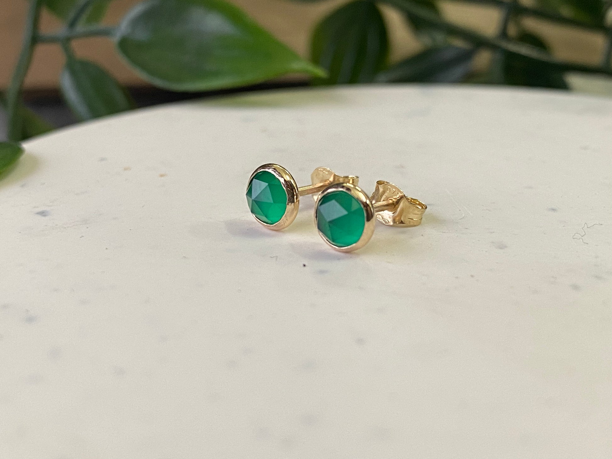 Green Onyx 9ct Yellow Gold Studs NM47