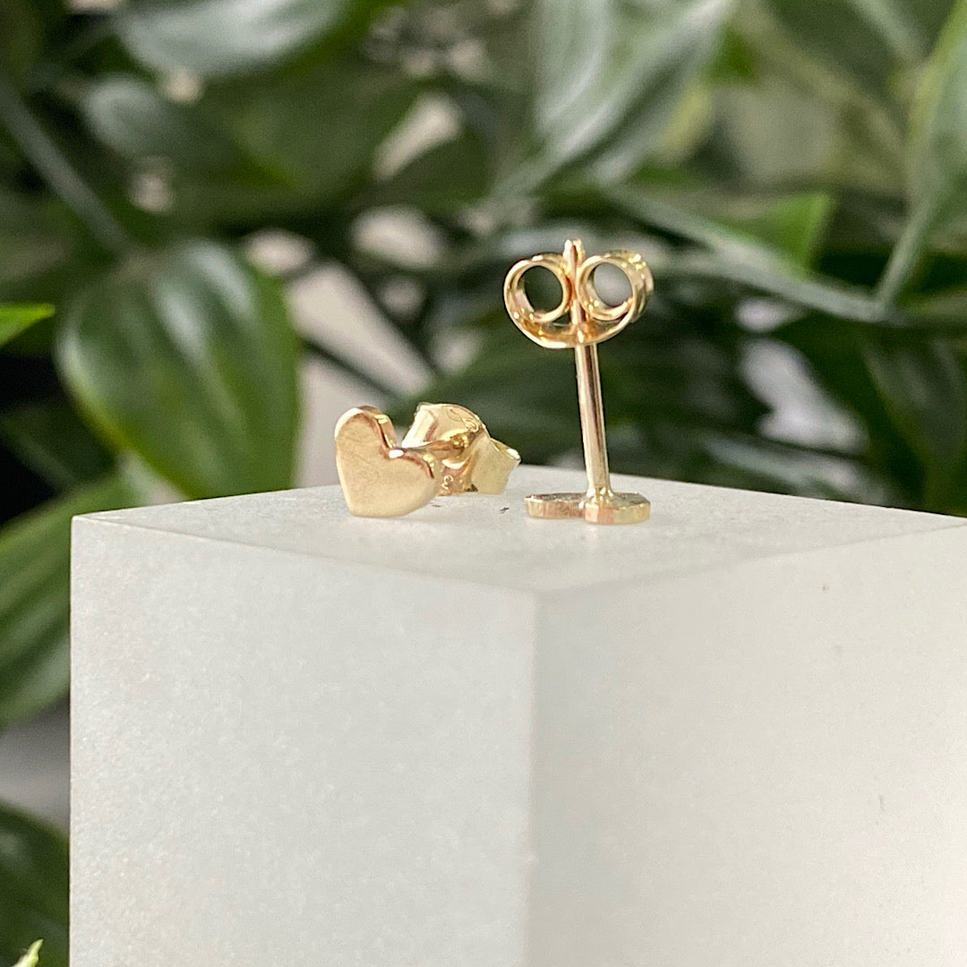 Small 9ct on sale gold studs