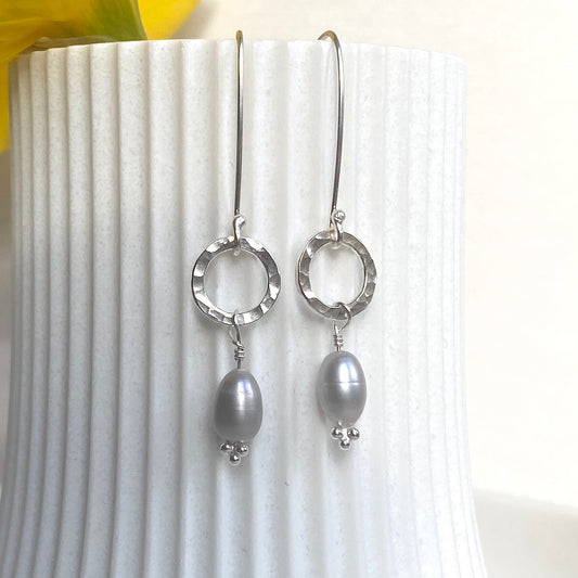 Limited piece - Grey pearl earrings