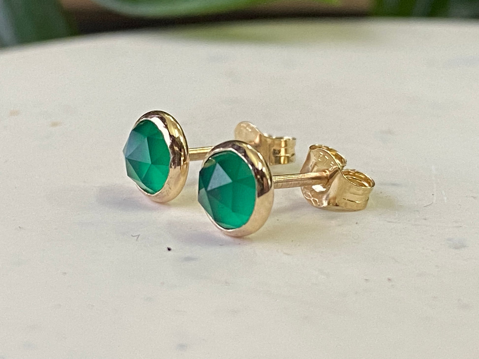 Green Onyx 9ct Yellow Gold Studs NM47