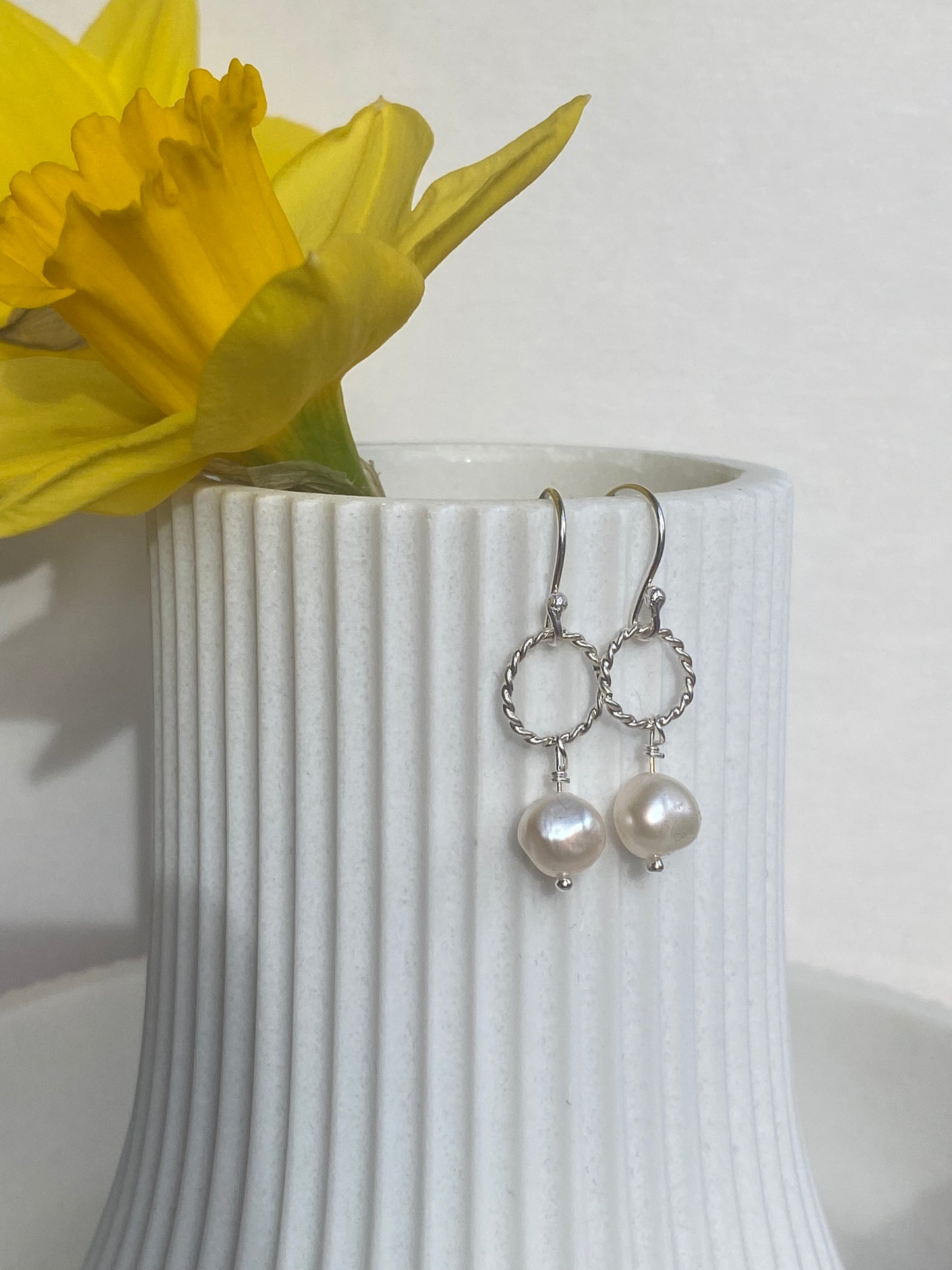 White freshwater Pearl earrings