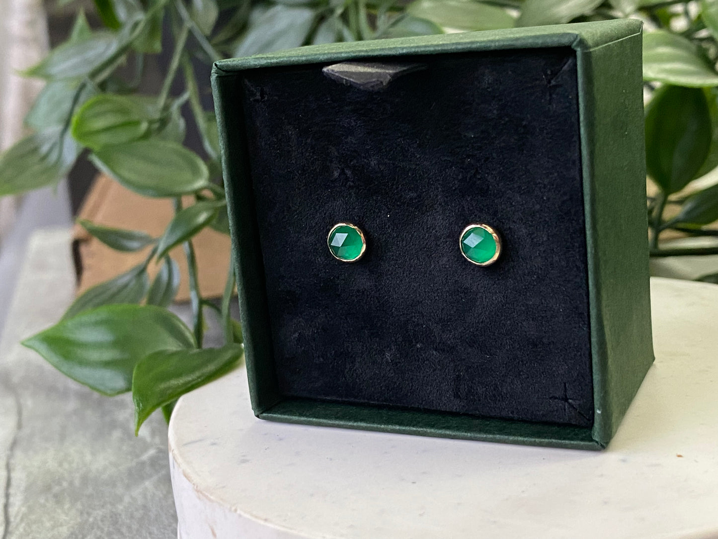 Green Onyx 9ct Yellow Gold Studs NM47
