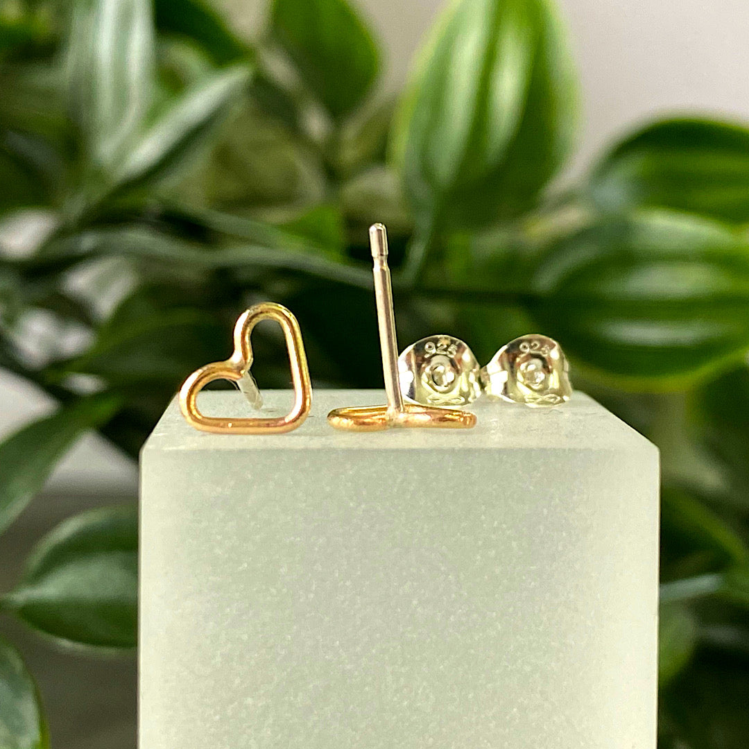 9ct Yellow Gold Wire heart stud earrings NM47