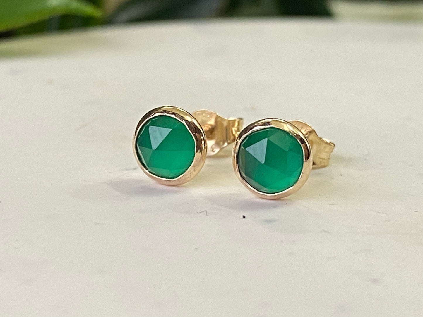 Green Onyx 9ct Yellow Gold Studs NM47