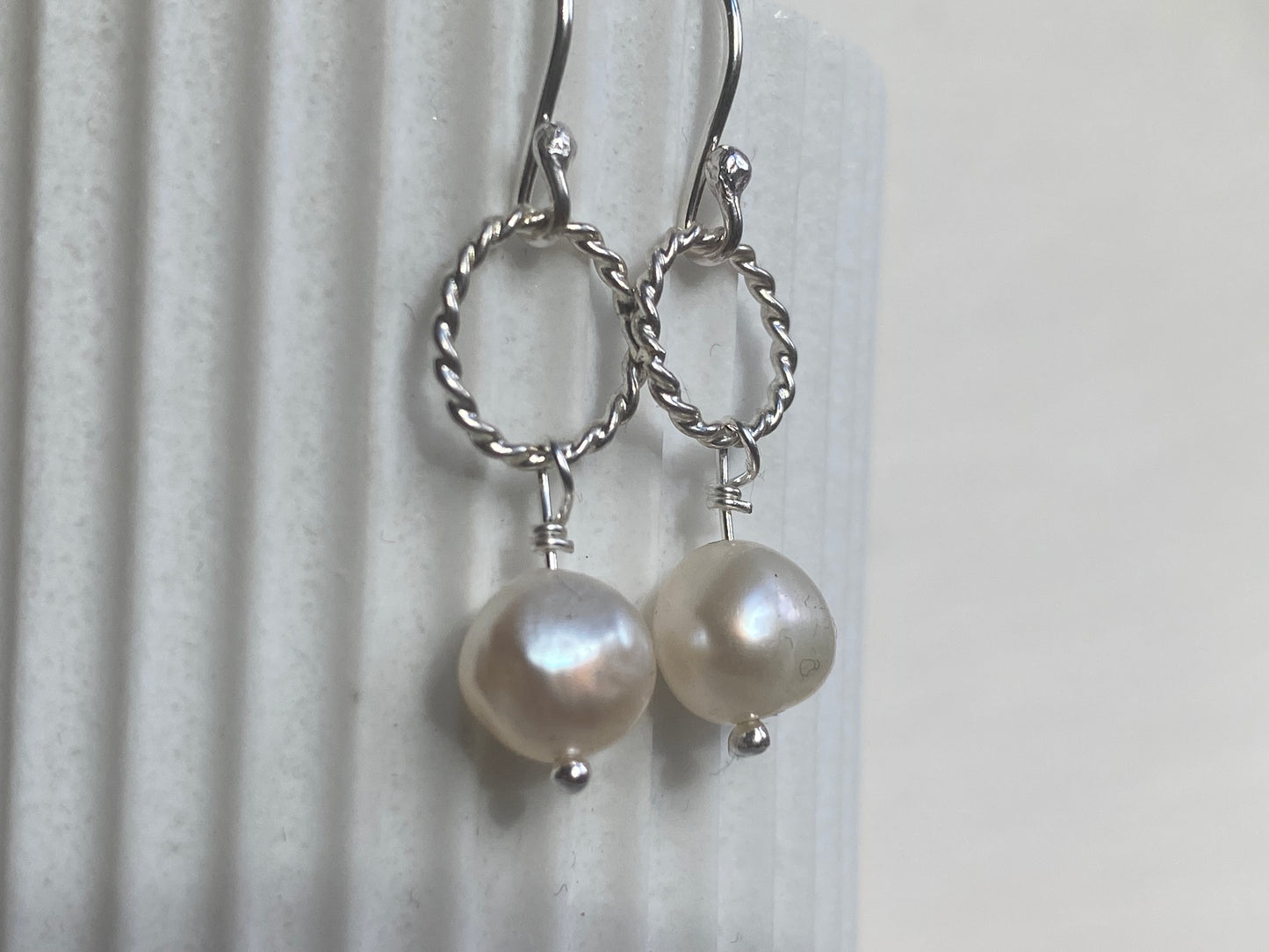White freshwater Pearl earrings NM47
