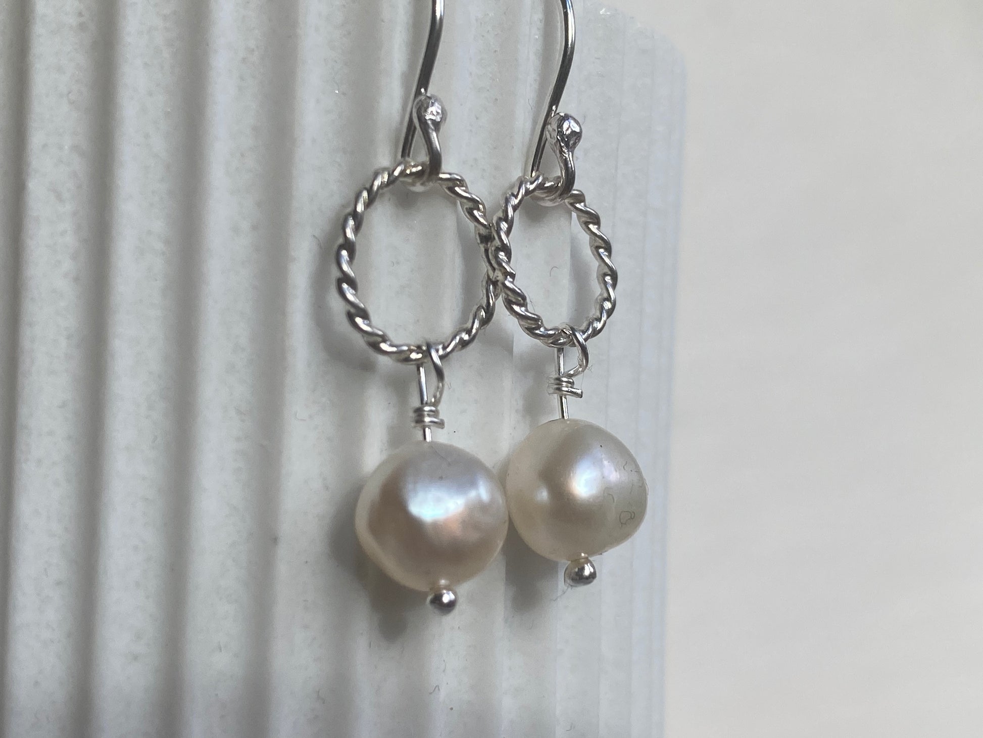 White freshwater Pearl earrings NM47