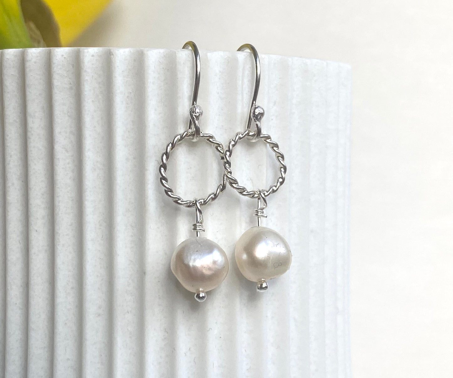 White freshwater Pearl earrings NM47