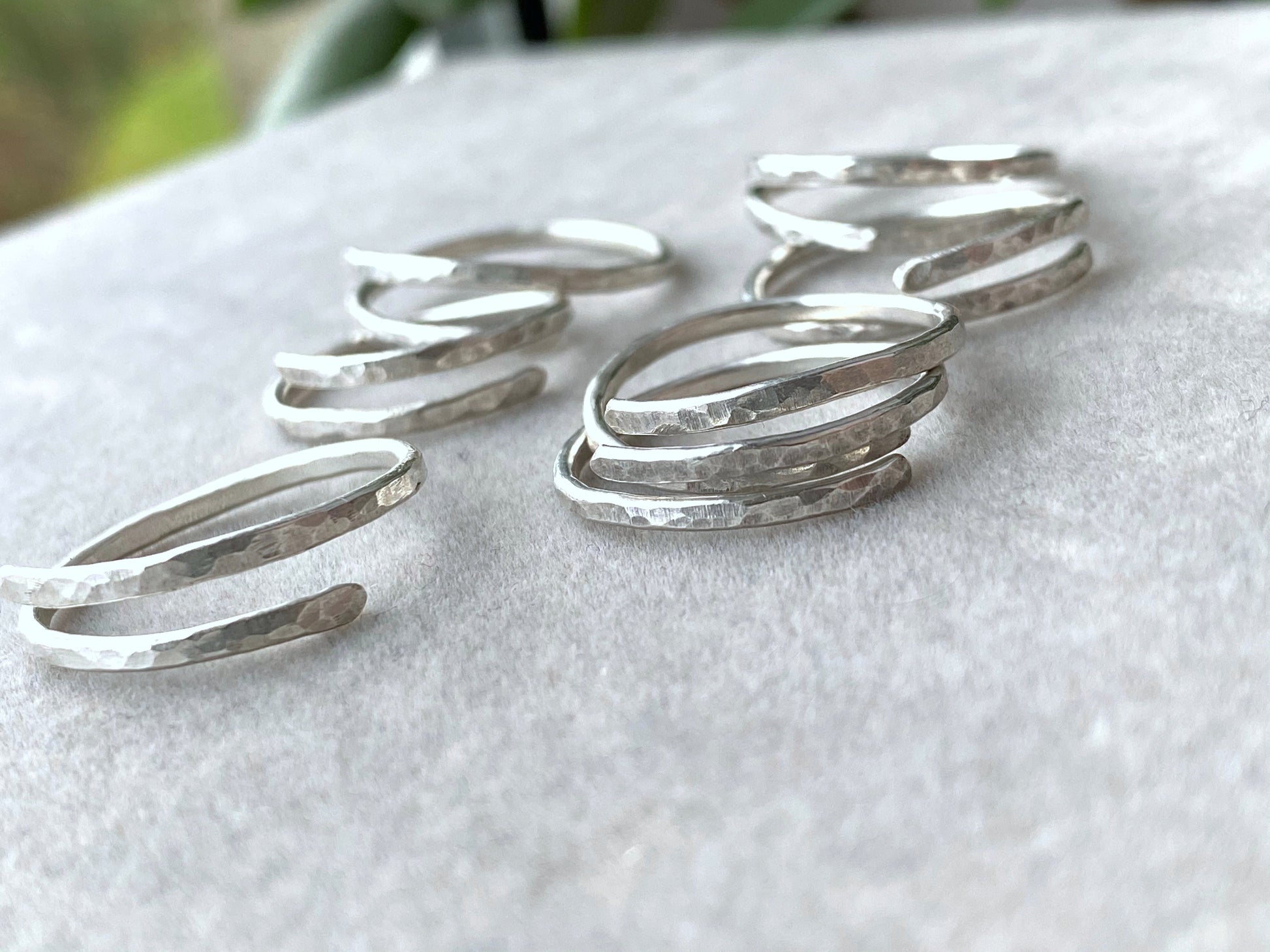 Skinny hammered thumb ring NM47